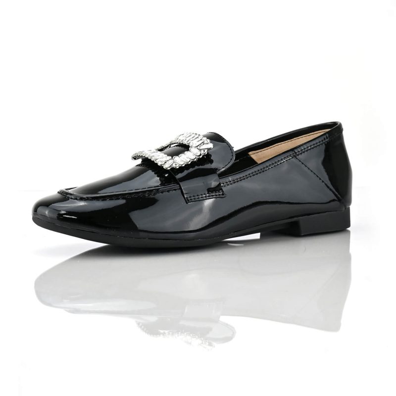 נעלי מוקסין שחורות לקה עם אבזם מרובע – פורטלזה