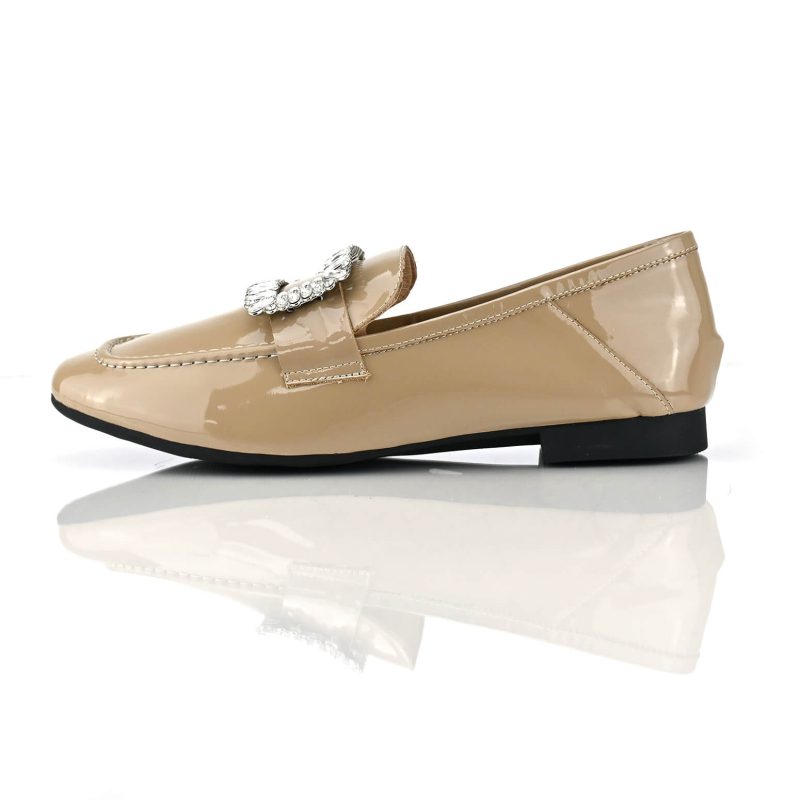 נעלי מוקסין בז’ לקה עם אבזם מרובע – פורטלזה